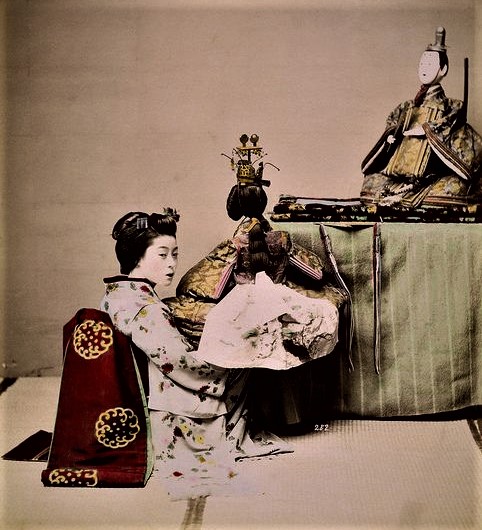 Antique photo A Maiko with Hina Matsuri Dolls 1890s (2)