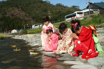 B 13 Nagashi-bina Festival in Mochigase-cho